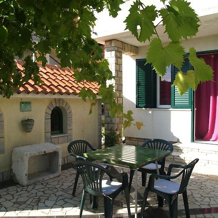Apartment Roglic Раб Екстериор снимка