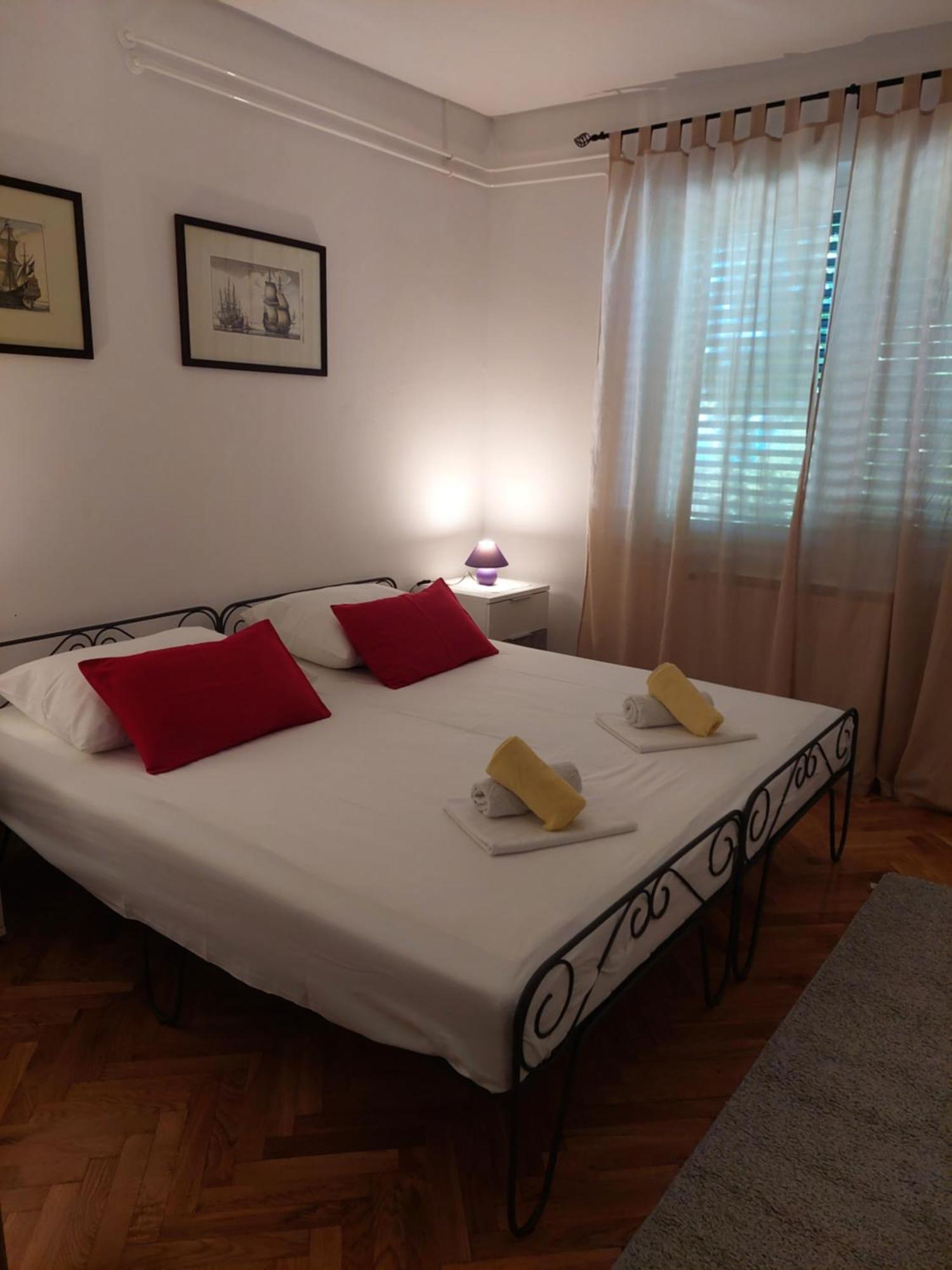 Apartment Roglic Раб Екстериор снимка