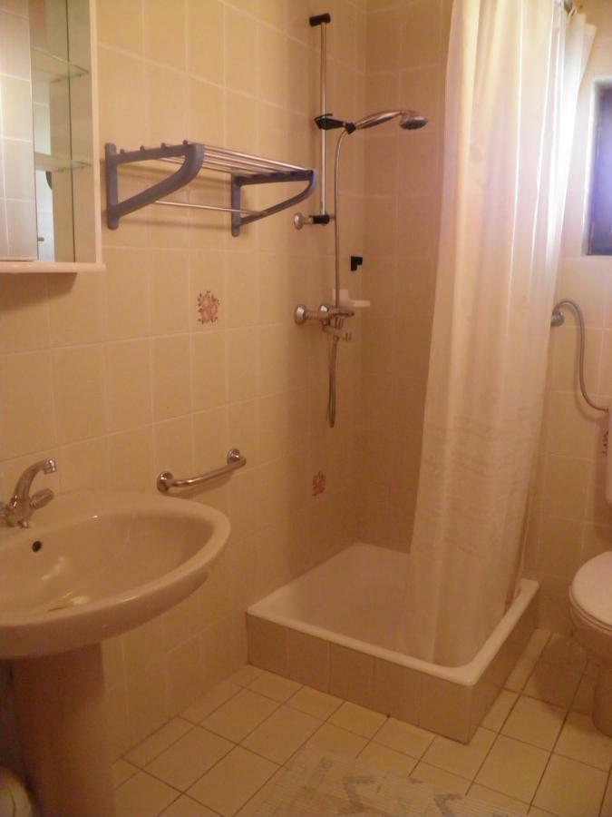 Apartment Roglic Раб Екстериор снимка